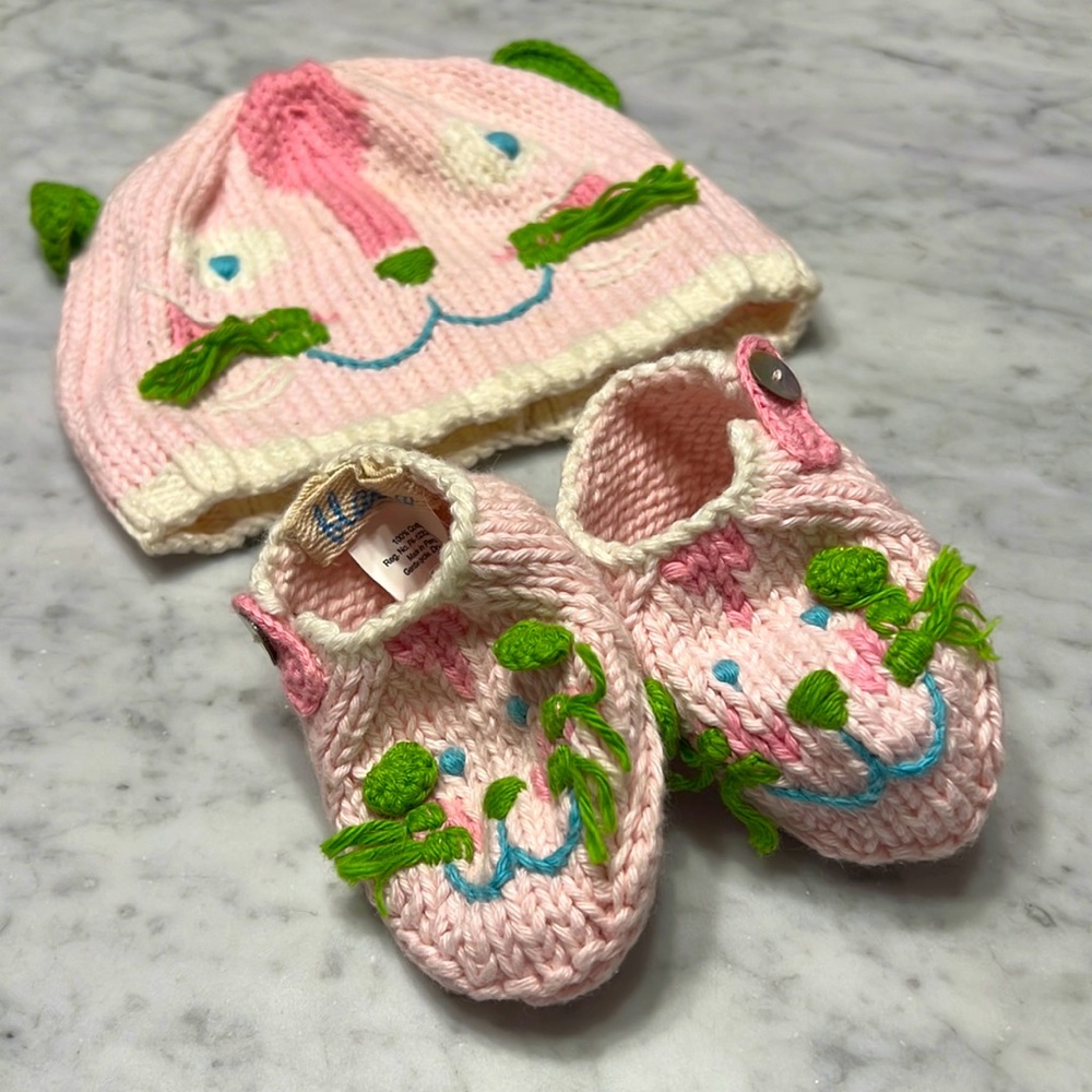 Blabla hand knit kitty hat and booties
